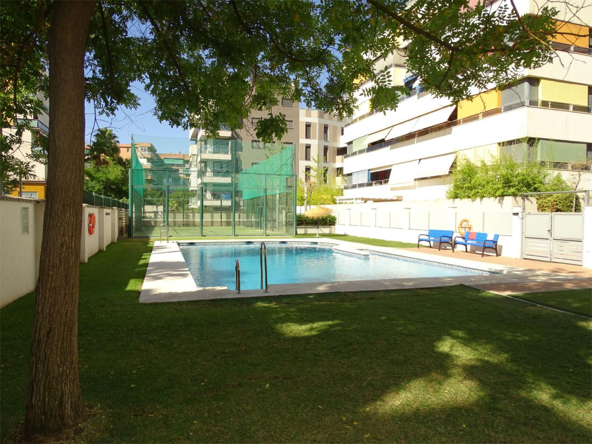 Swimming pool of Flat to rent in  Granada Capital  with Air Conditioner, Heating and Private garden