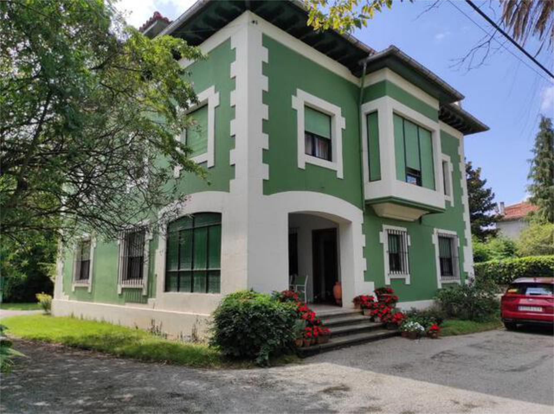 Exterior view of House or chalet for sale in Torrelavega 