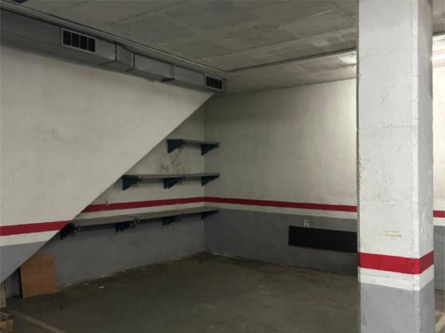 Garaje en Alquiler en Carrer de Francesc Tàrrega, 40 en El Congrés i els Indians