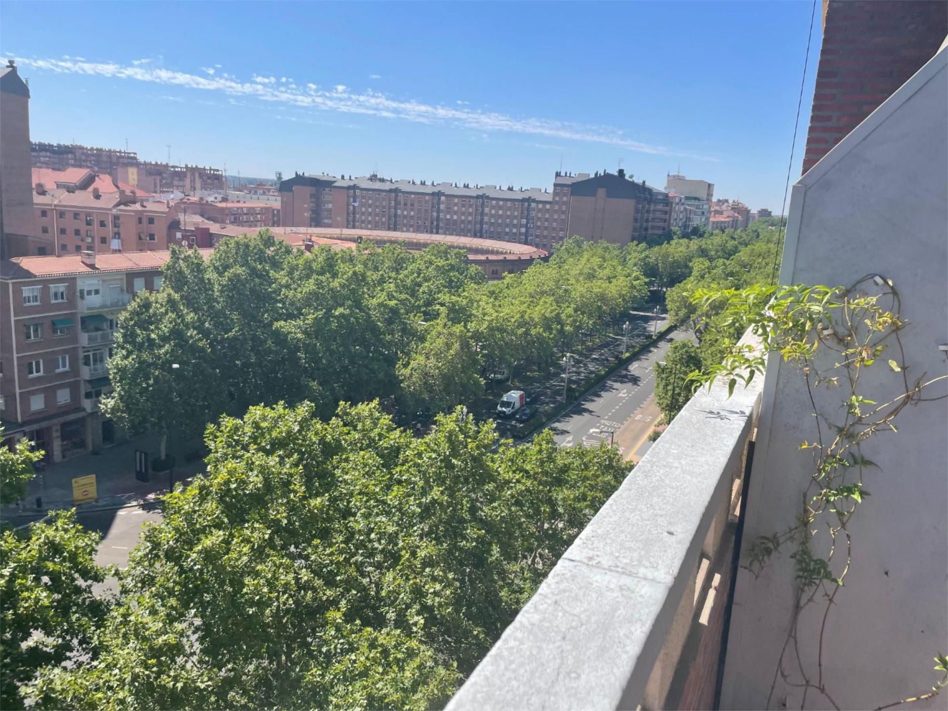 Exterior view of Flat for sale in Valladolid Capital  with Terrace and Balcony