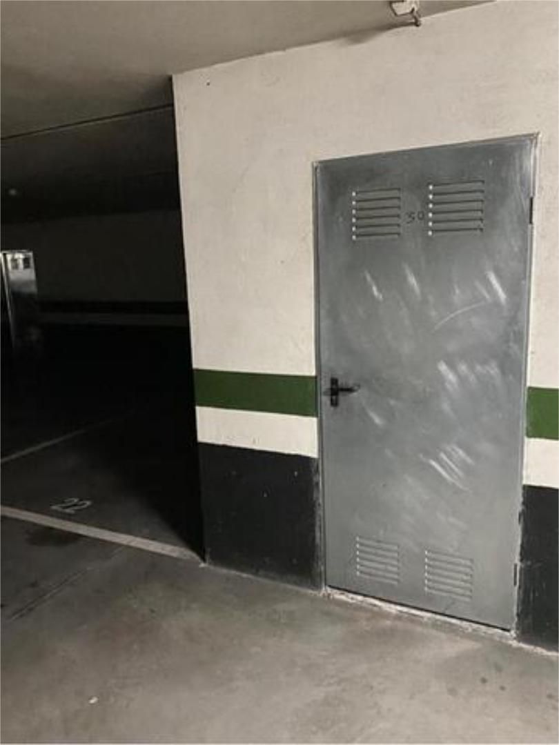 Parking of Box room to rent in Durango