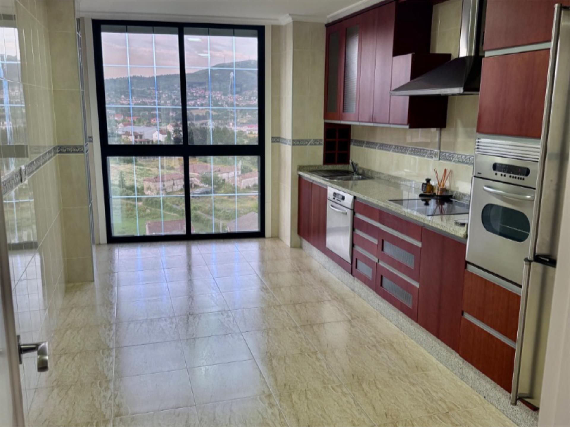 Cuina de Pis en venda en Ourense Capital  amb Aire condicionat
