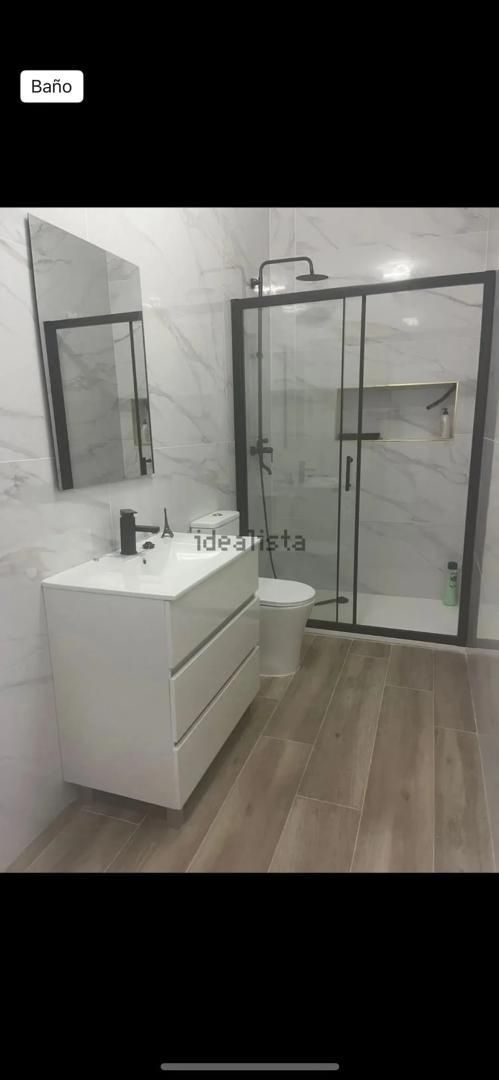 Bany de Planta baixa de lloguer en Cártama amb Parquet, Terrassa i Moblat