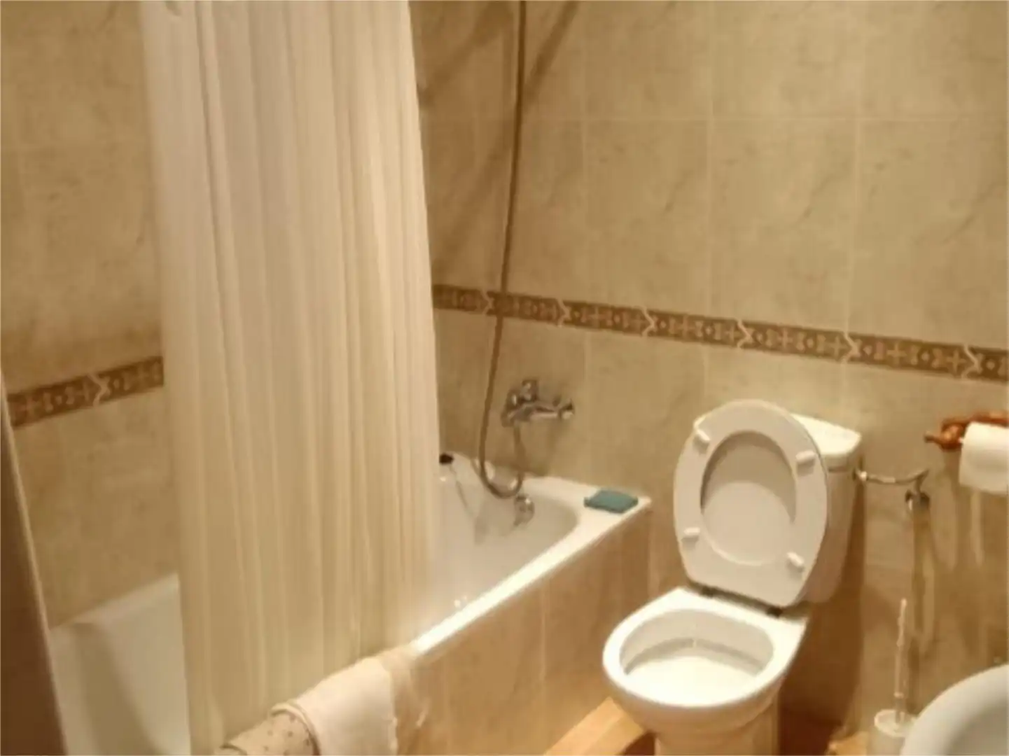 Bany de Pis en venda en Retuerta del Bullaque amb Aire condicionat, Terrassa i Moblat