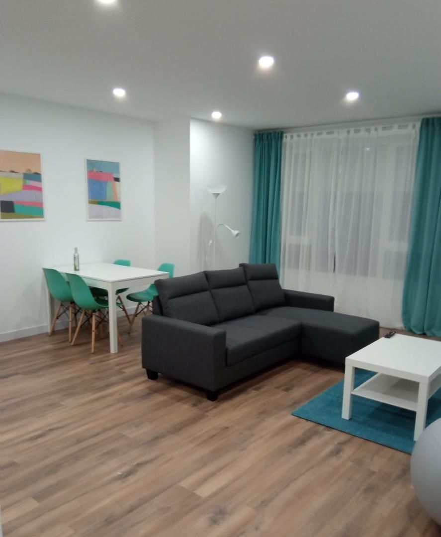 Sala d'estar de Pis de lloguer en Vilagarcía de Arousa amb Calefacció, Parquet i Moblat