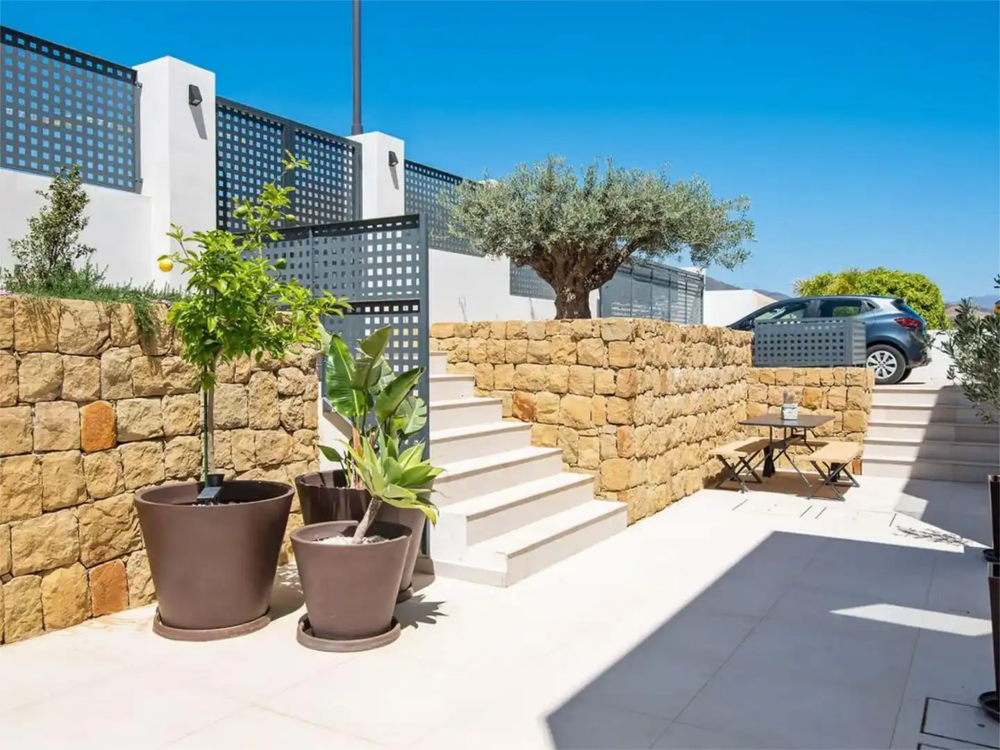Casa adosada de alquiler en Calle el Salvador, 299, Valle Romano Golf Terraza de Casa adosada de alquiler en Estepona con Aire acondicionado, Calefacción y Jardín privado