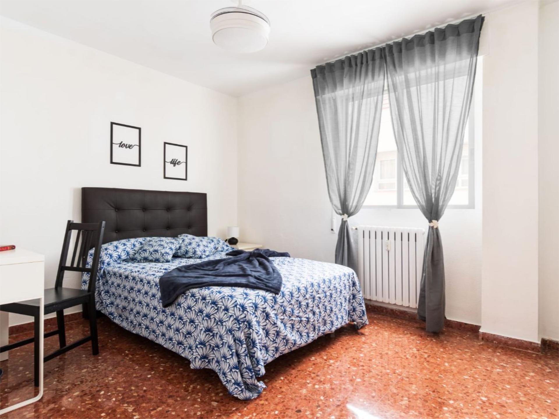 Bedroom of Flat to share in  Zaragoza Capital  with Heating and Furnished