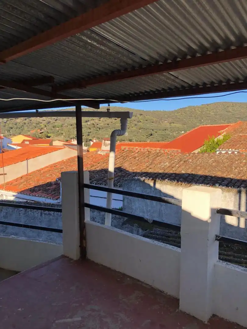Vista exterior de Casa o chalet en venta en Madroñera con Jardín privado, Terraza y Amueblado