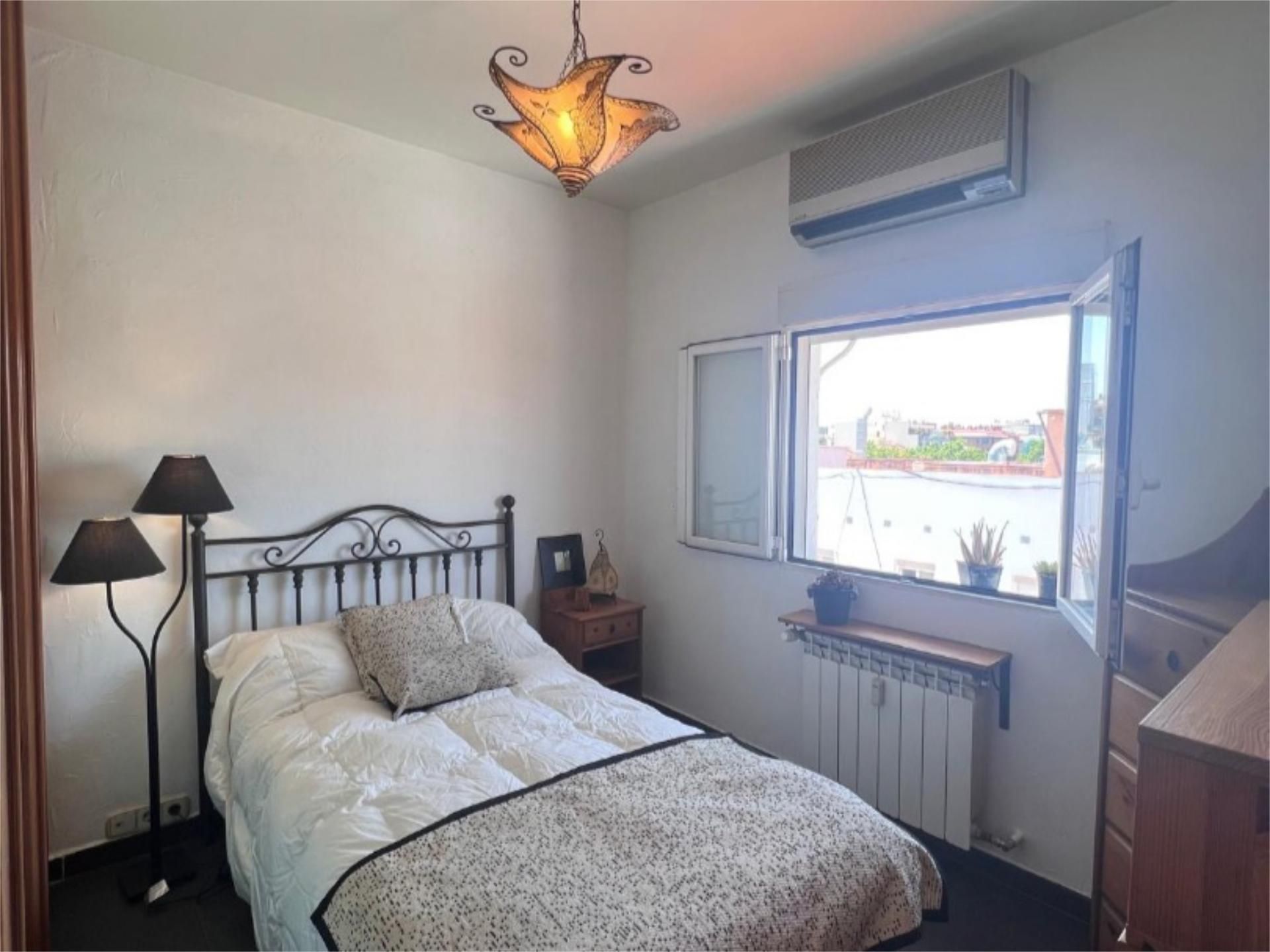 Dormitori de Àtic de lloguer en  Madrid Capital amb Aire condicionat, Terrassa i Balcó