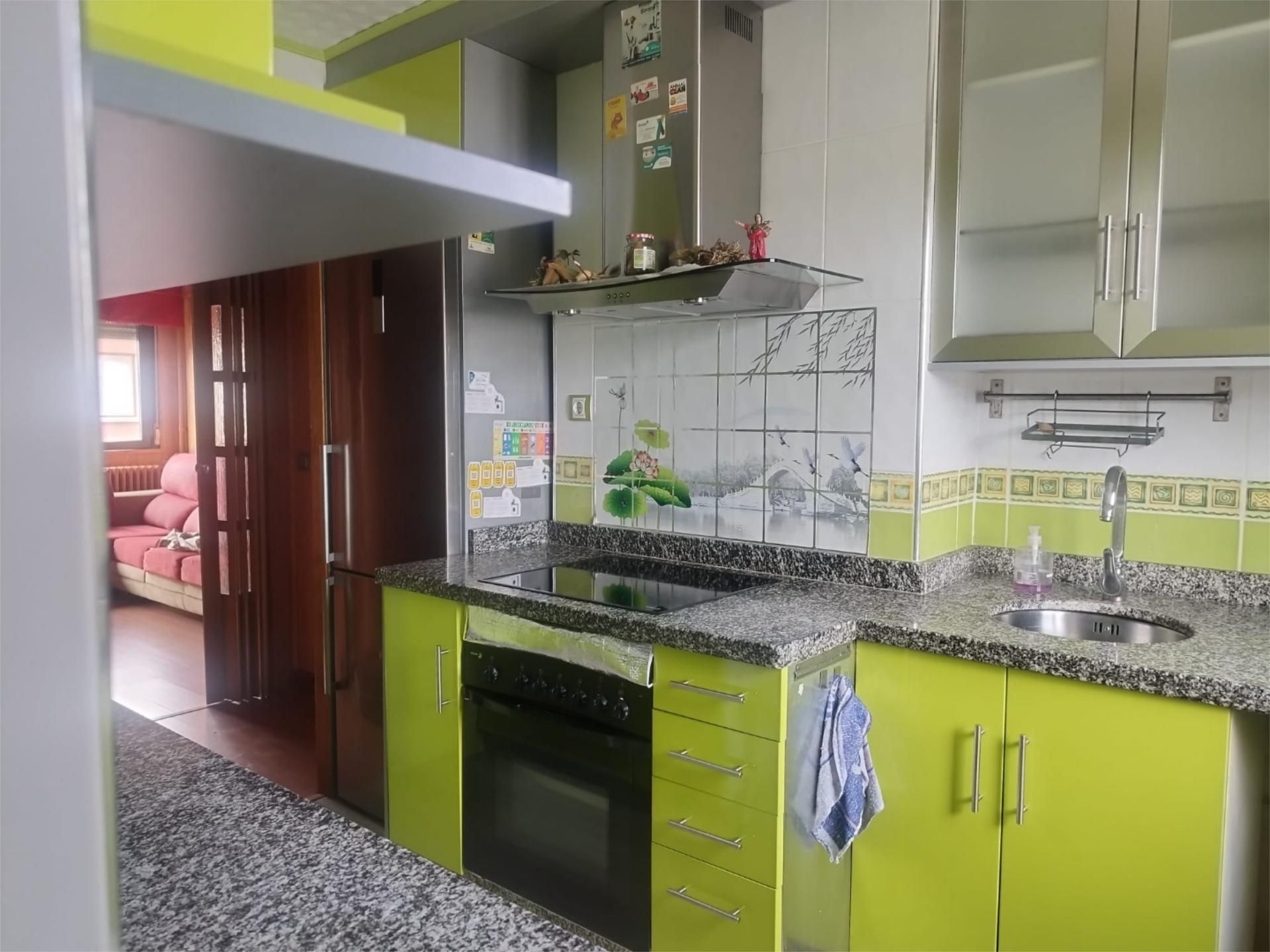 Cuina de Pis en venda en Bembibre amb Calefacció, Parquet i Terrassa