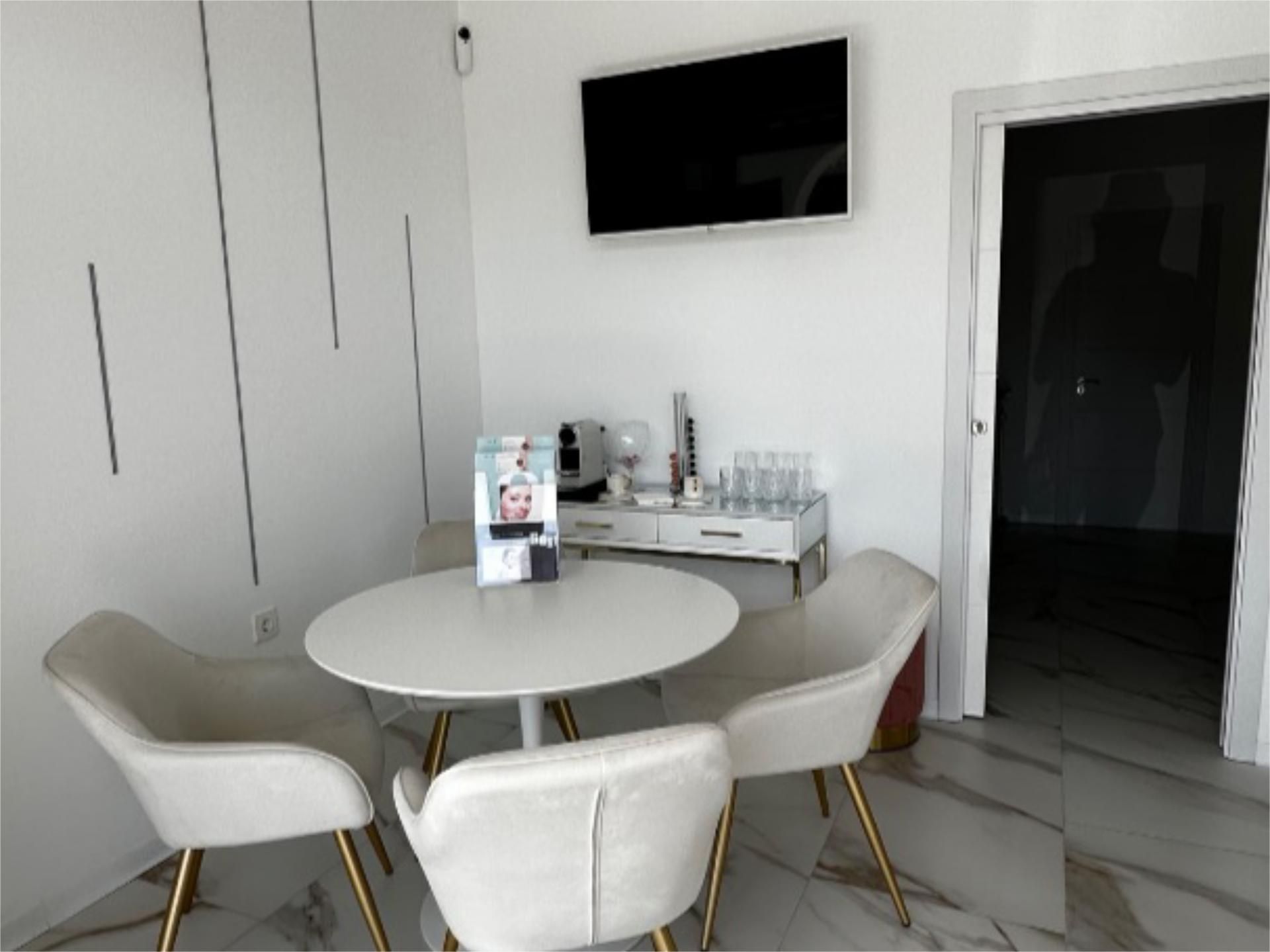 Menjador de Local de lloguer en L'Alfàs del Pi amb Aire condicionat, Parquet i Moblat