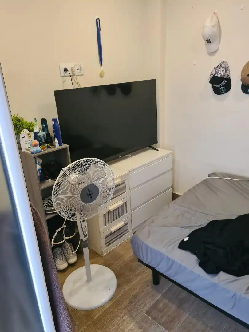 Habitació a Carrer de Cartellà, 14, Vilapicina i la Torre Llobeta Dormitori de Planta baixa per a compartir en Barcelona amb Aire condicionat, Calefacció i Terrassa