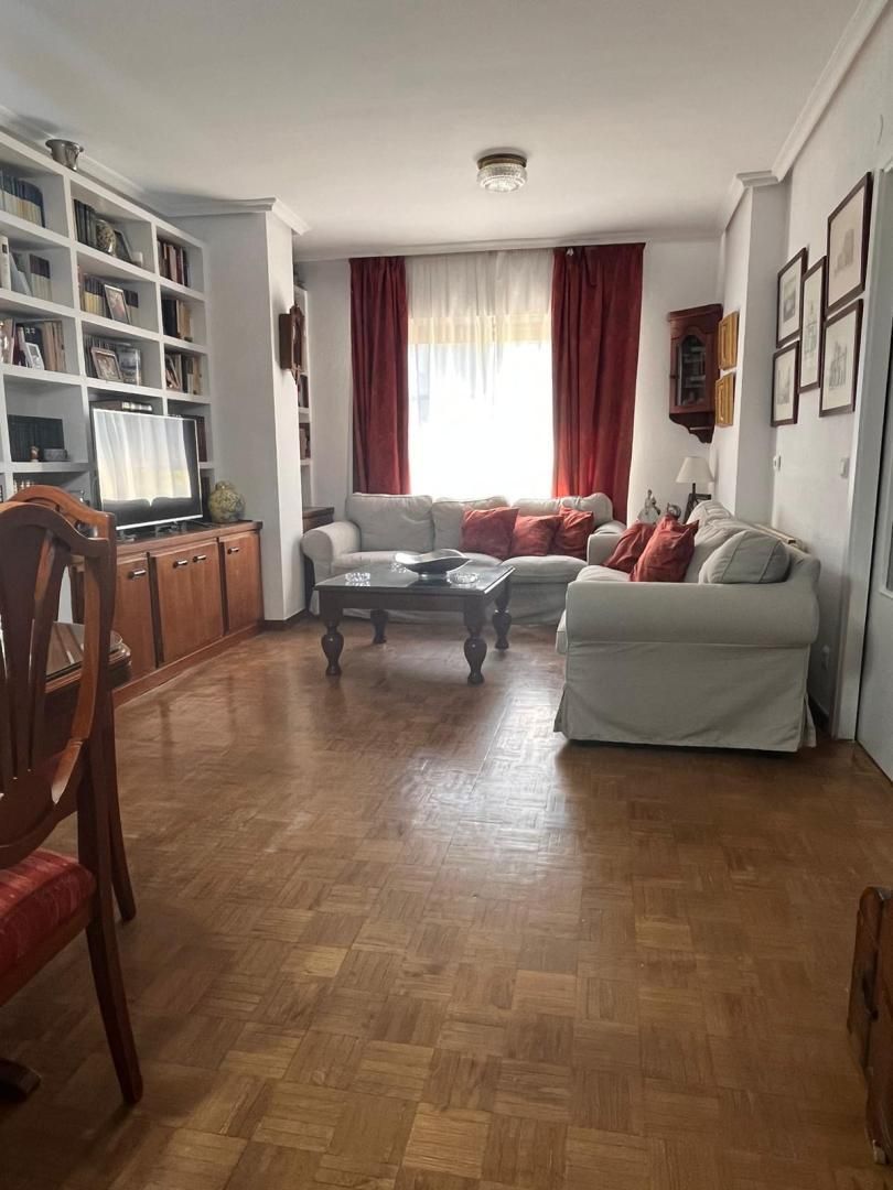 Sala d'estar de Pis en venda en Navalmoral de la Mata amb Aire condicionat i Balcó