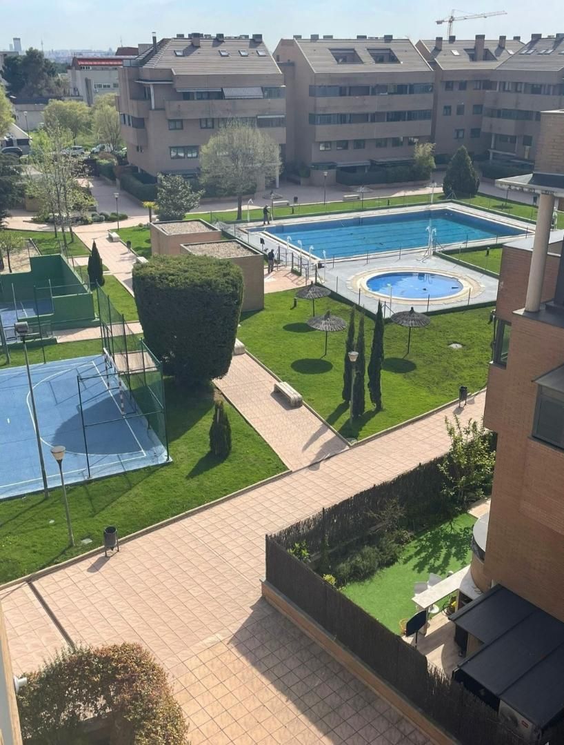 Swimming pool of Duplex for sale in Pozuelo de Alarcón  with Air Conditioner, Terrace and Swimming Pool
