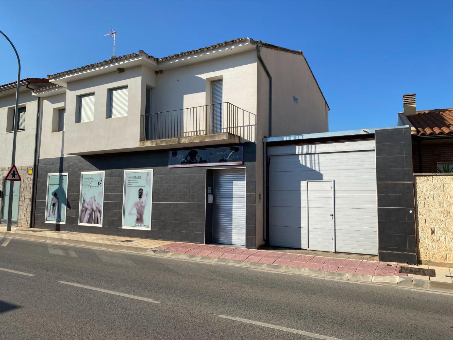 Vista exterior de Casa adosada en venda en Ribaforada amb Terrassa i Balcó