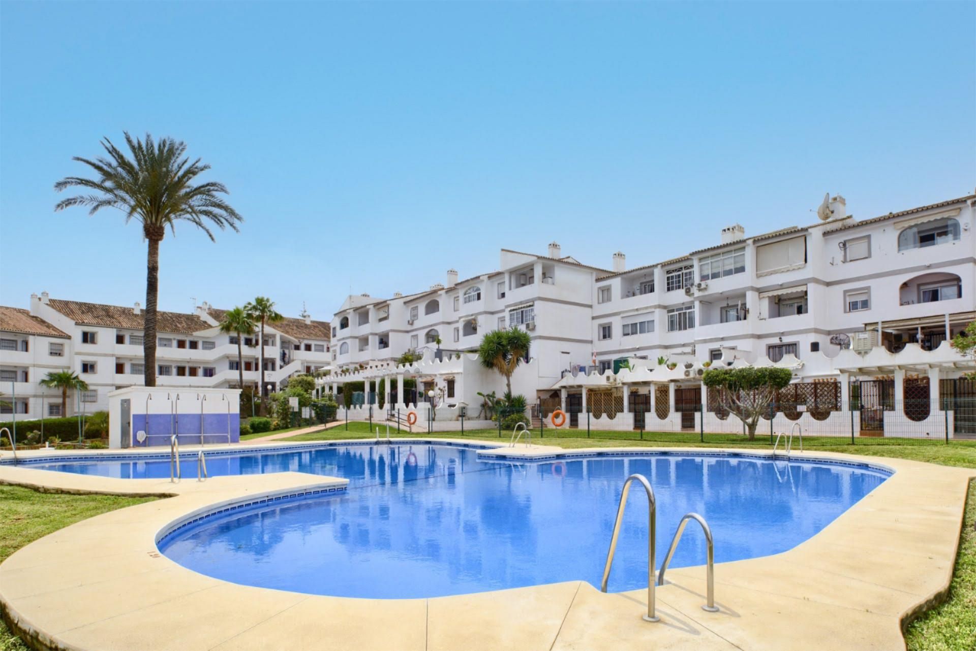 Exterior view of Flat for sale in Mijas  with Air Conditioner, Private garden and Terrace