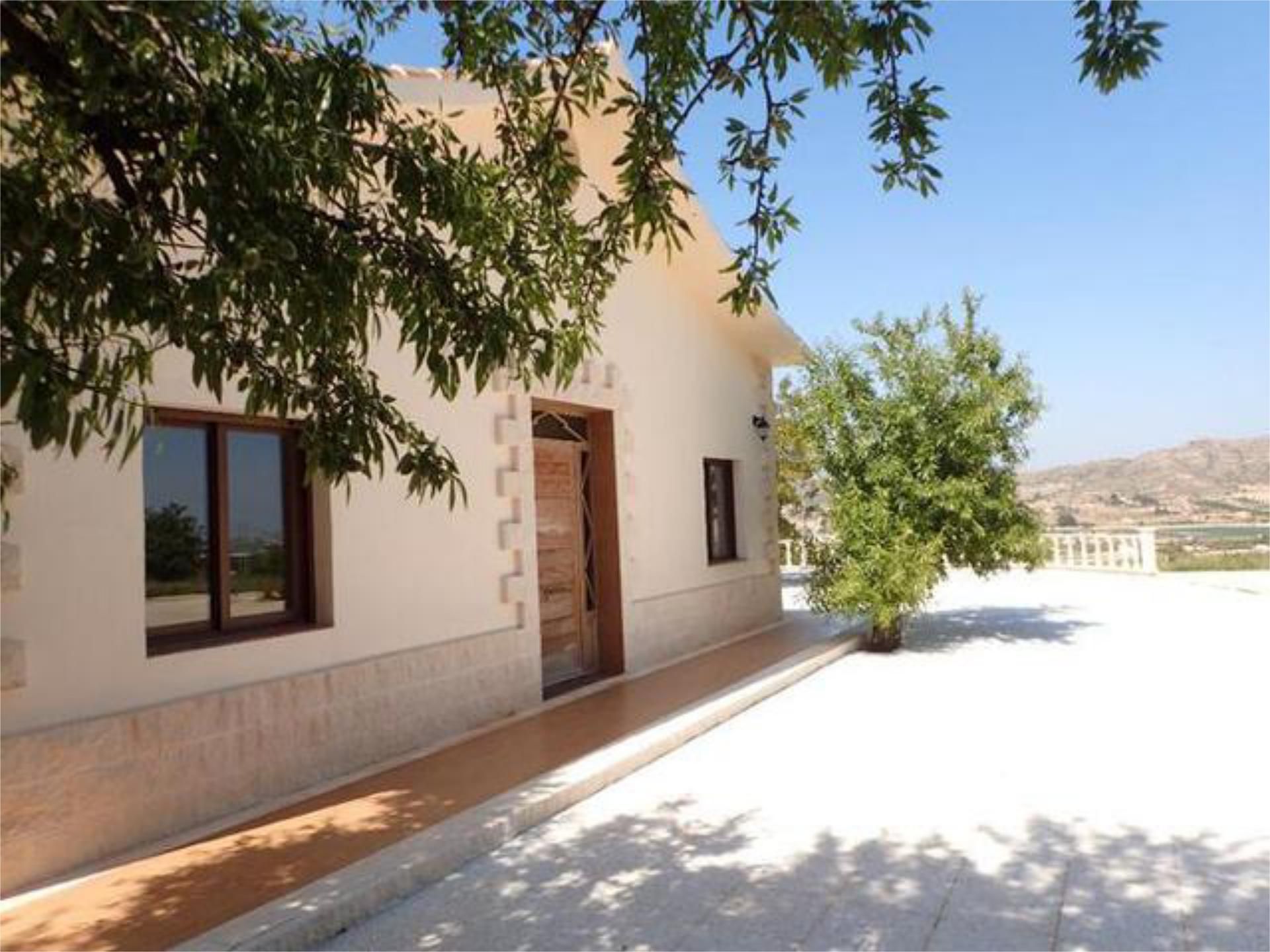 Vista exterior de Casa adosada en venda en Aspe amb Jardí privat