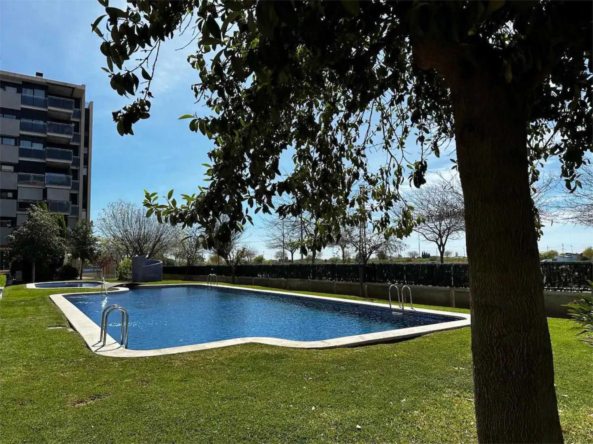 Piscina de Pis de lloguer en Castellón de la Plana / Castelló de la Plana amb Aire condicionat, Calefacció i Jardí privat