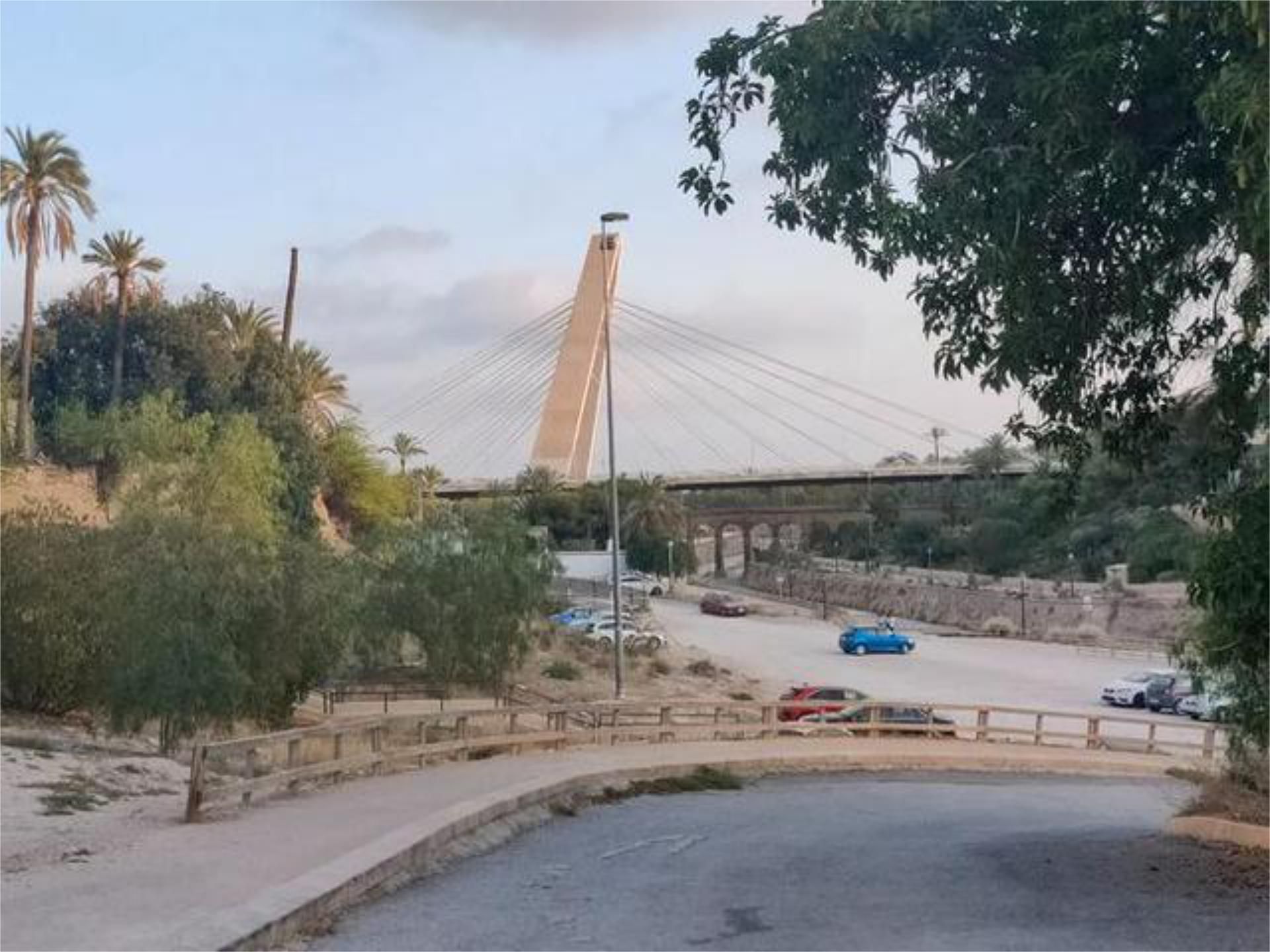 Vista exterior de Casa o xalet de lloguer en Elche / Elx amb Terrassa, Traster i Moblat