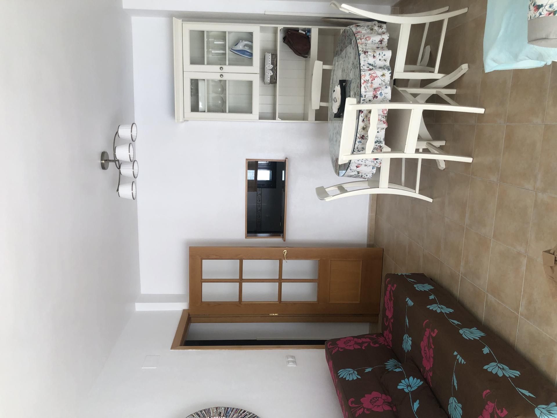 Sala d'estar de Pis de lloguer en Conil de la Frontera amb Jardí privat, Parquet i Terrassa
