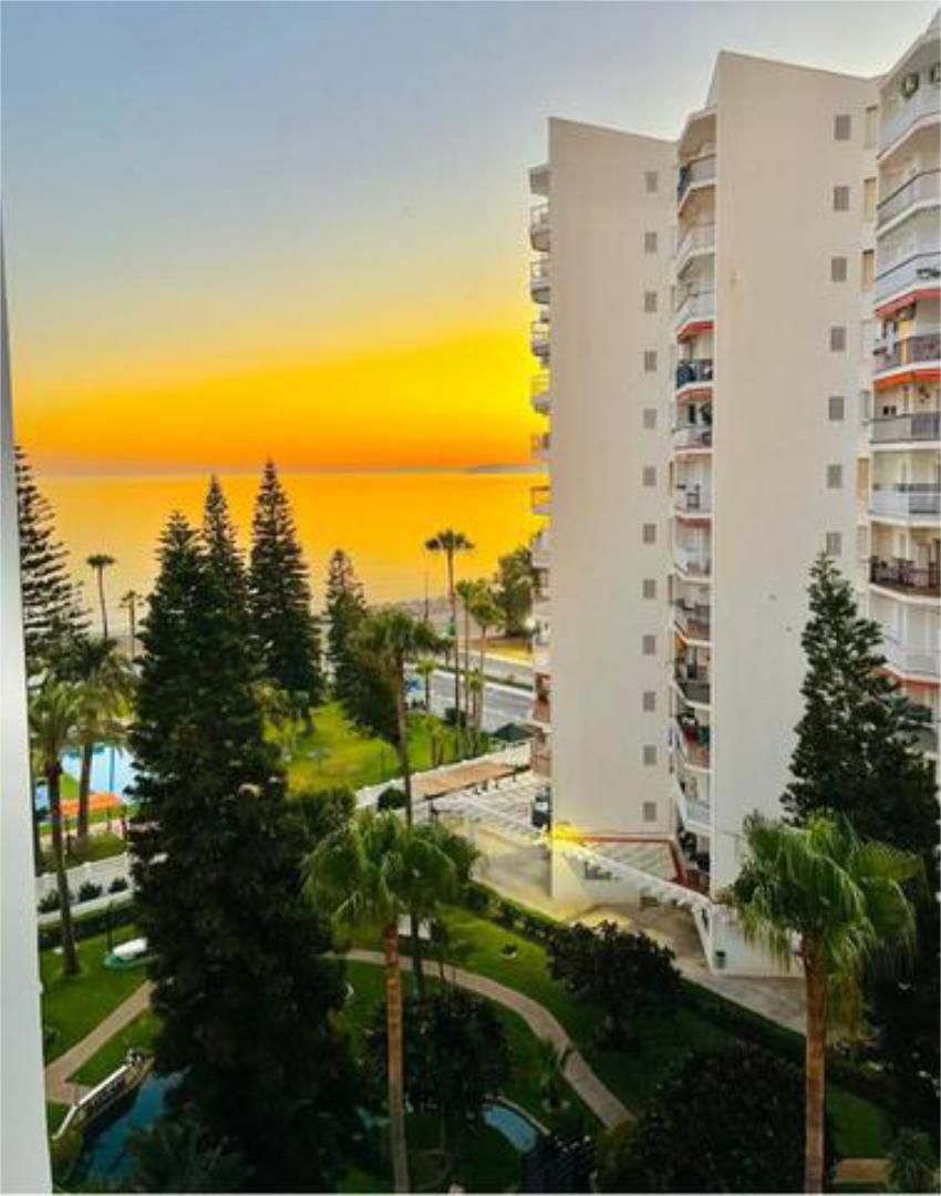 Vista exterior de Estudi en venda en Salobreña amb Jardí privat, Terrassa i Piscina