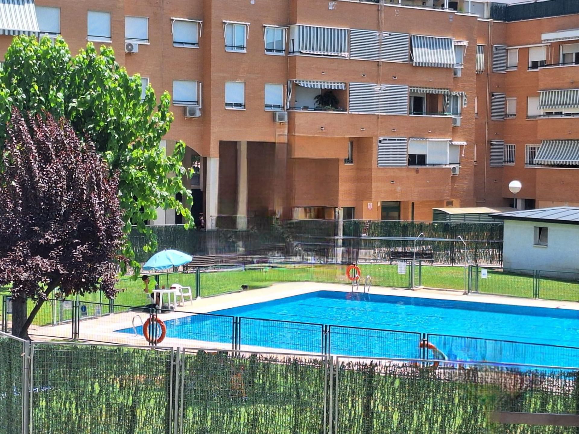 Swimming pool of Flat for sale in Torrejón de Ardoz  with Heating, Private garden and Parquet flooring