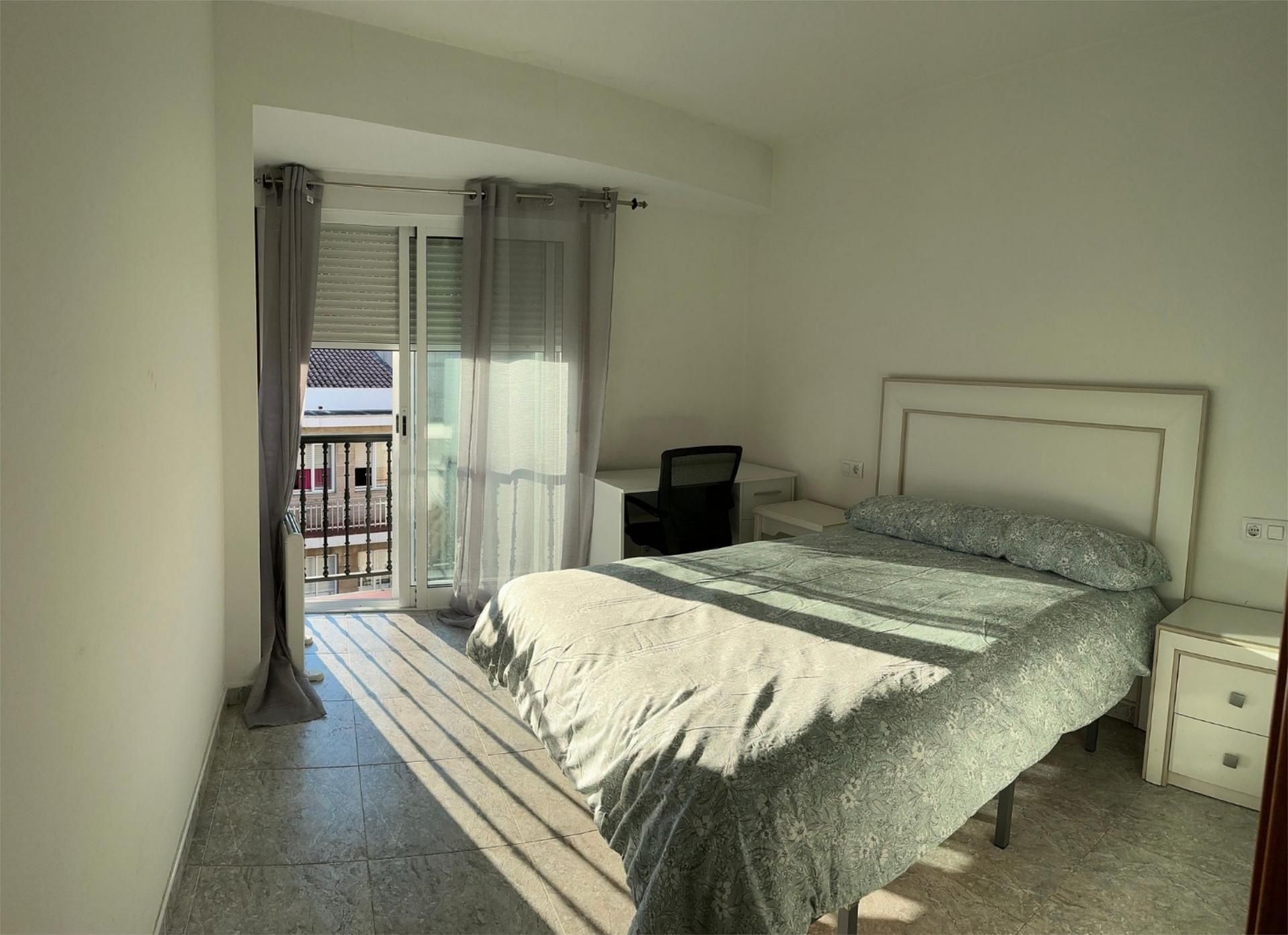 Bedroom of Flat to share in Pontevedra Capital   with Heating, Furnished and Oven