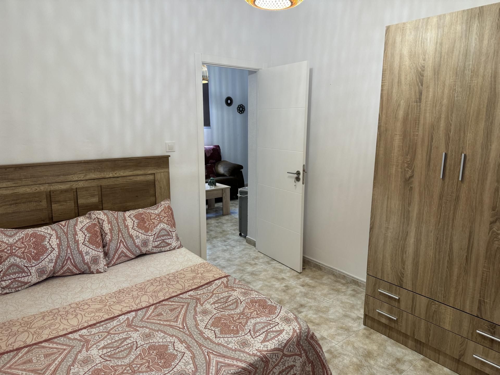 Dormitori de Pis per a compartir en Los Barrios amb Parquet i Moblat