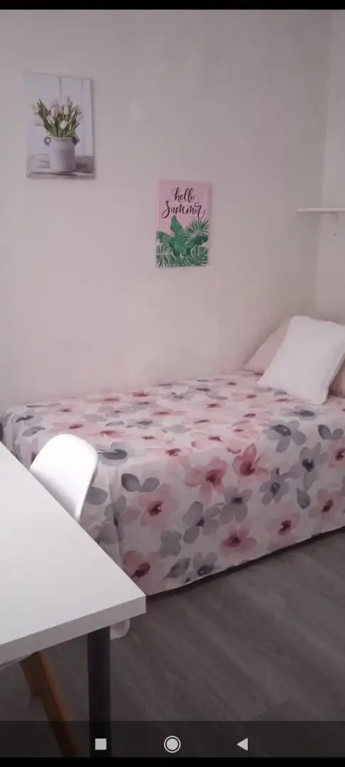 Habitación de Piso para compartir en Salamanca con Calefacción, Parquet y Amueblado