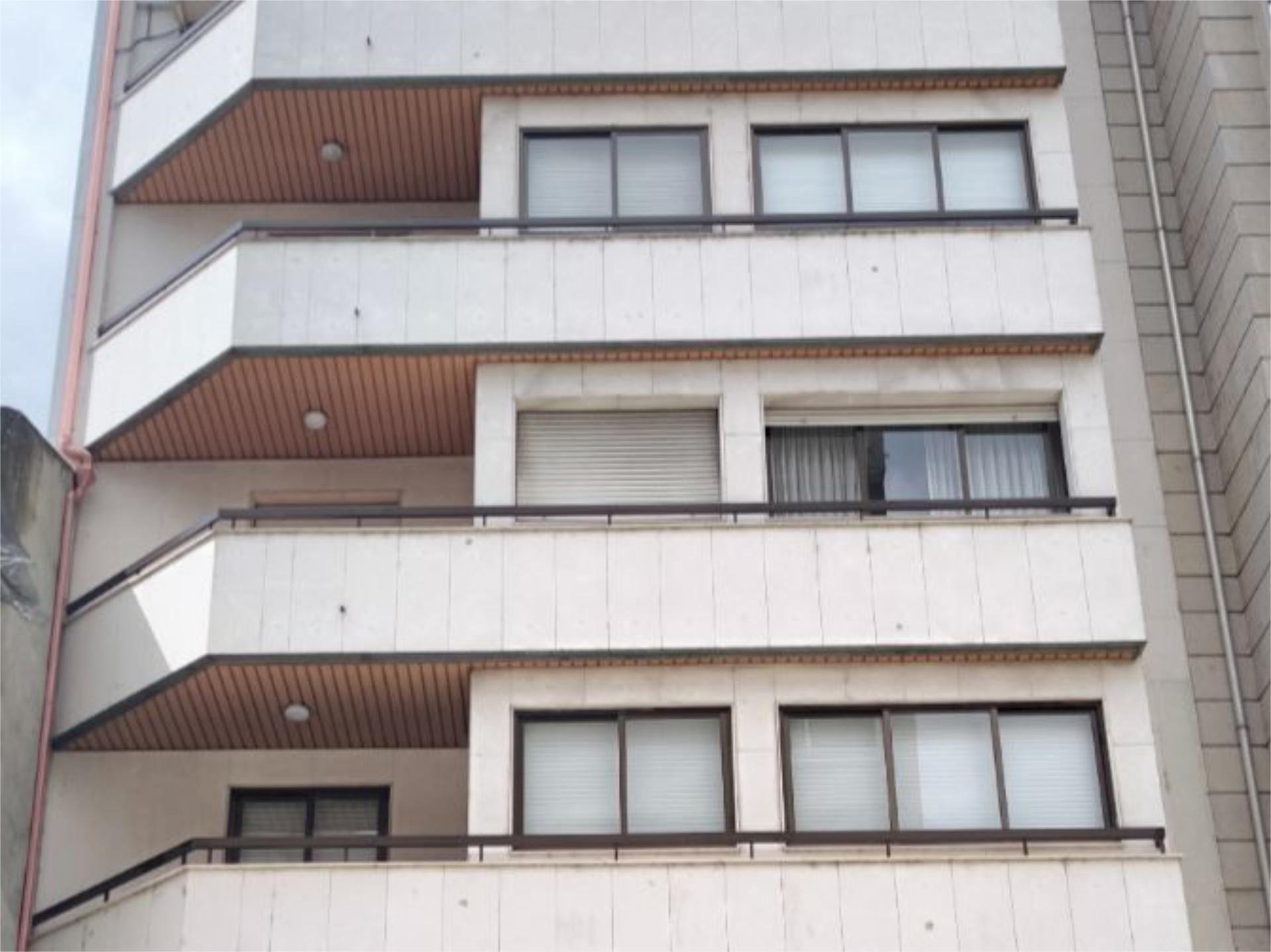 Vista exterior de Piso en venta en Ourense Capital  con Calefacción, Parquet y Trastero