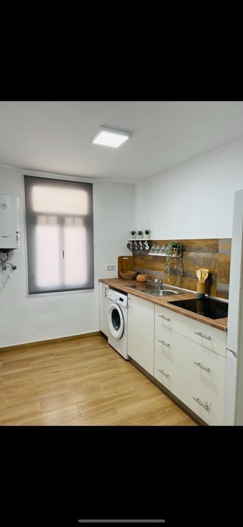 Kitchen of Flat to rent in La Línea de la Concepción  with Parquet flooring, Terrace and Furnished