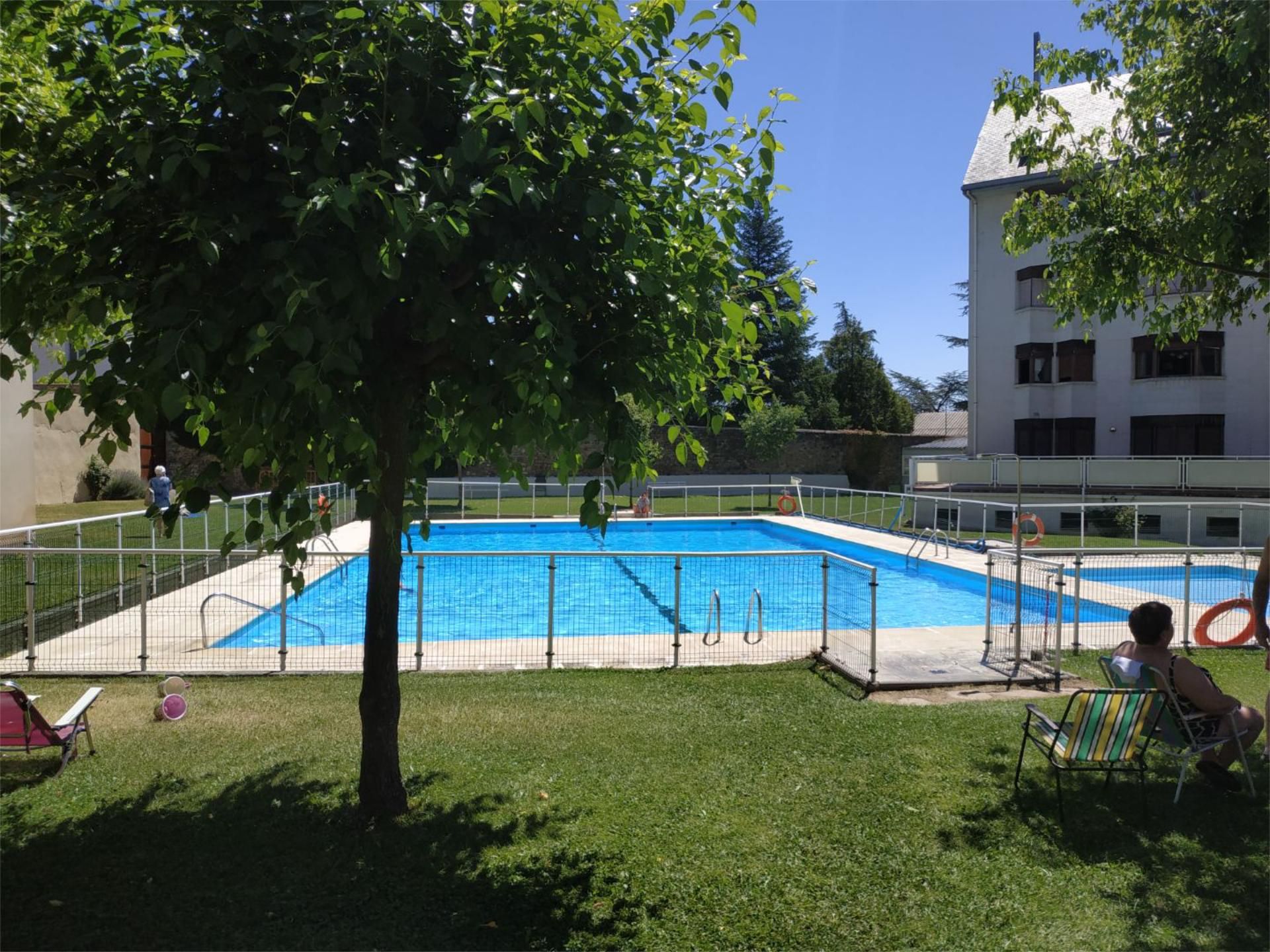 Swimming pool of Apartment to rent in Jaca  with Heating, Private garden and Parquet flooring