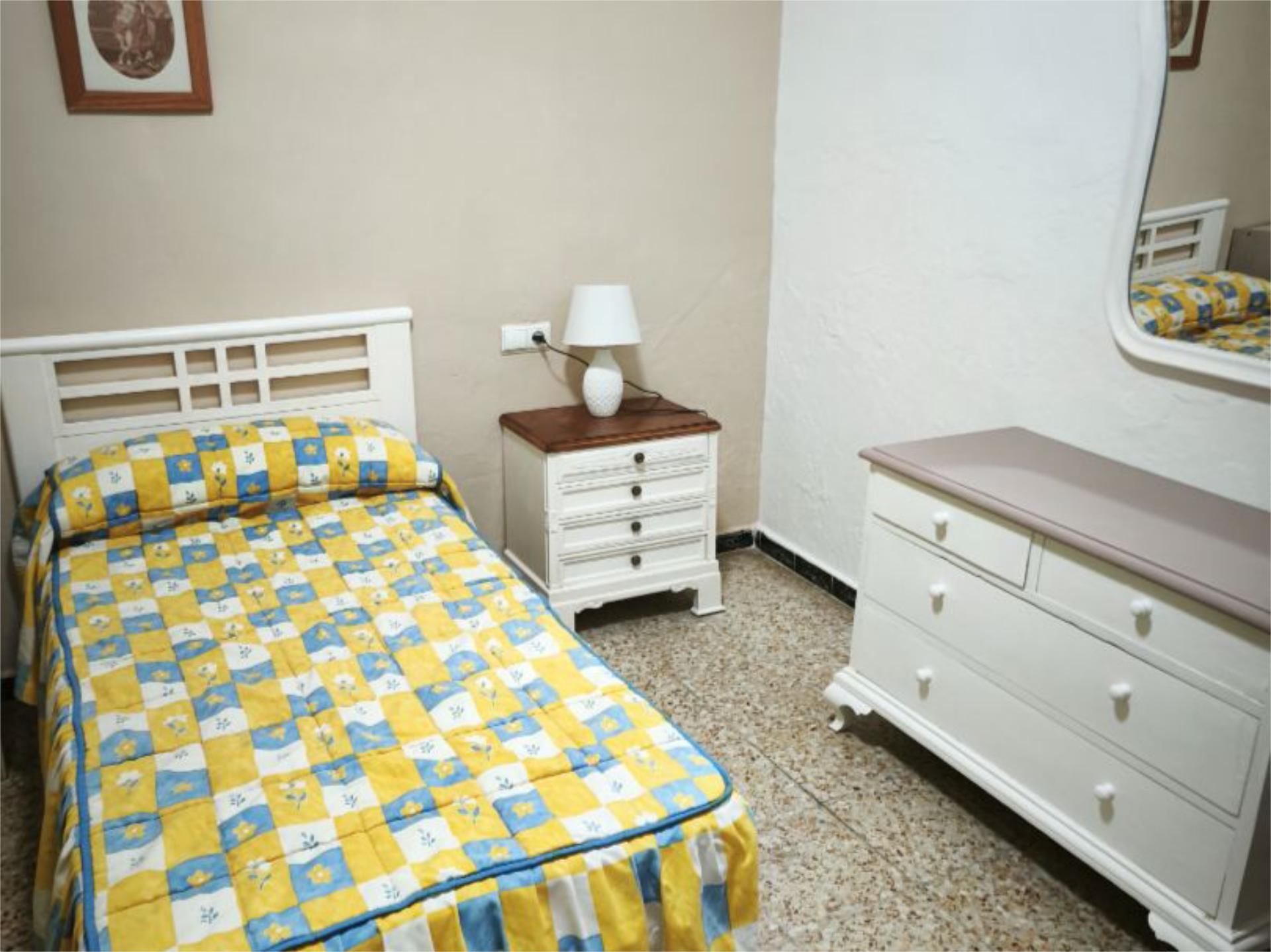 Study to rent in Calle Romea, 14, Linarejos