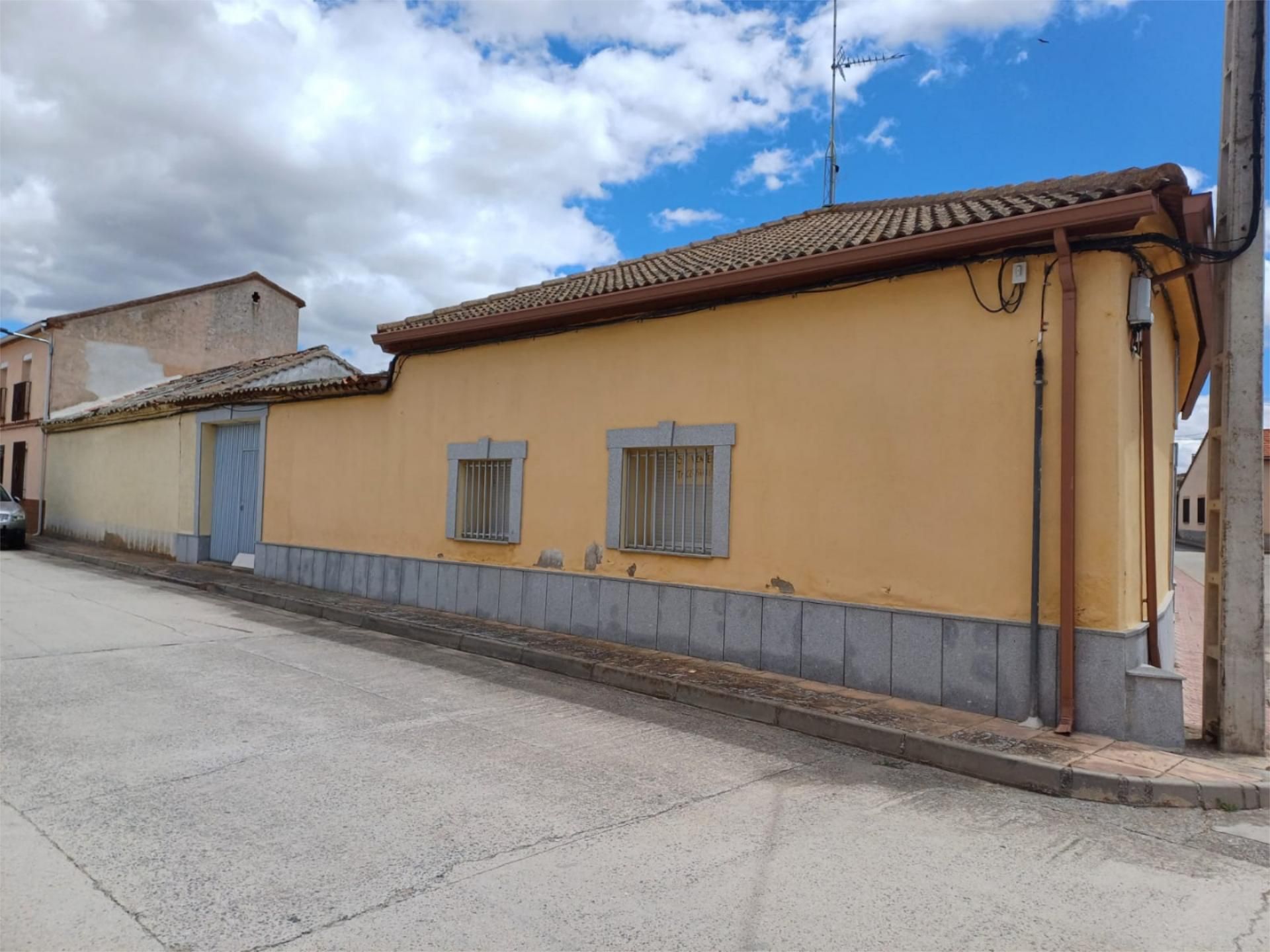 Vista exterior de Casa o xalet en venda en Pajares de Adaja amb Jardí privat