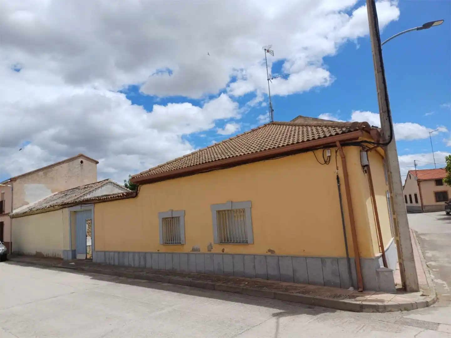Vista exterior de Casa o chalet en venta en Pajares de Adaja con Jardín privado
