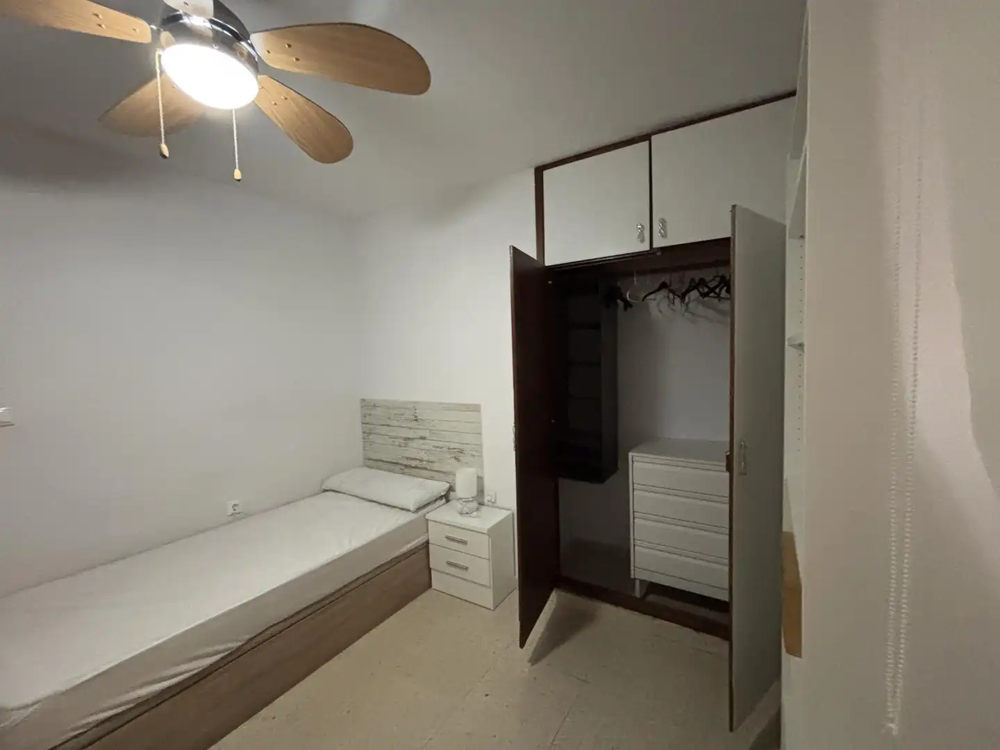 Piso de alquiler en Calle Cardenal Parrado, 25, San Francisco Javier Habitación de Piso de alquiler en Granada con Aire acondicionado, Calefacción y Parquet