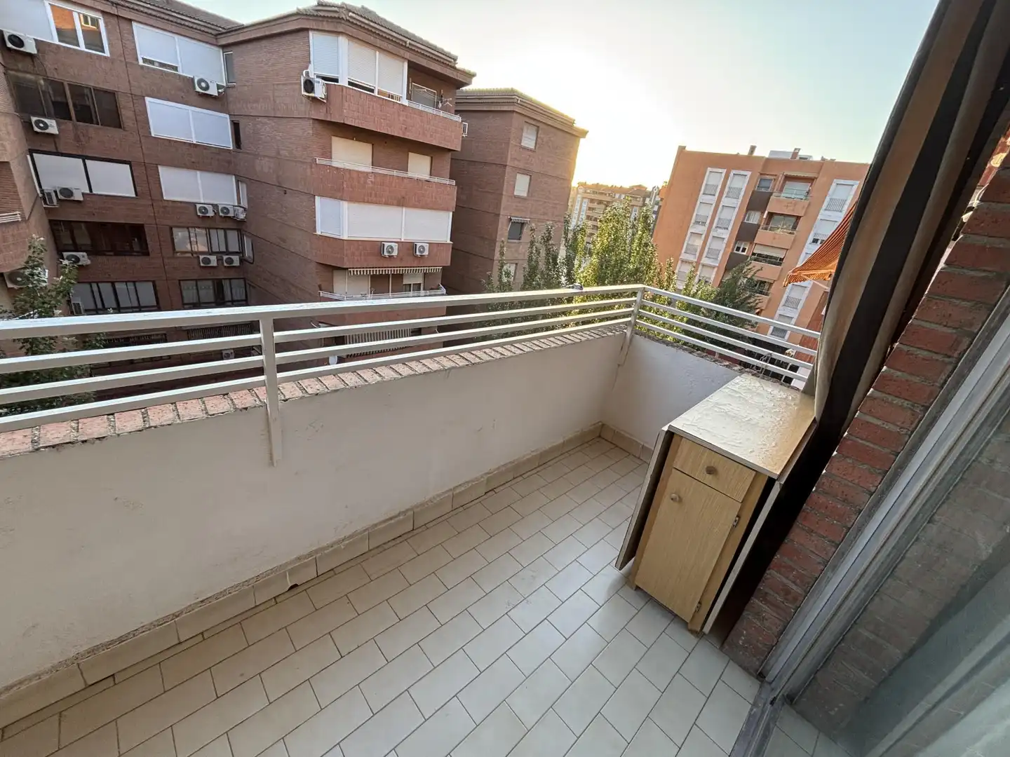 Piso de alquiler en Calle Cardenal Parrado, 25, San Francisco Javier Terraza de Piso de alquiler en Granada con Aire acondicionado, Calefacción y Parquet