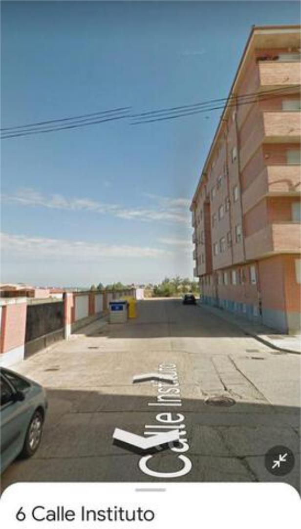 Aparcament de Pis de lloguer en Valencia de Don Juan amb Calefacció, Terrassa i Moblat