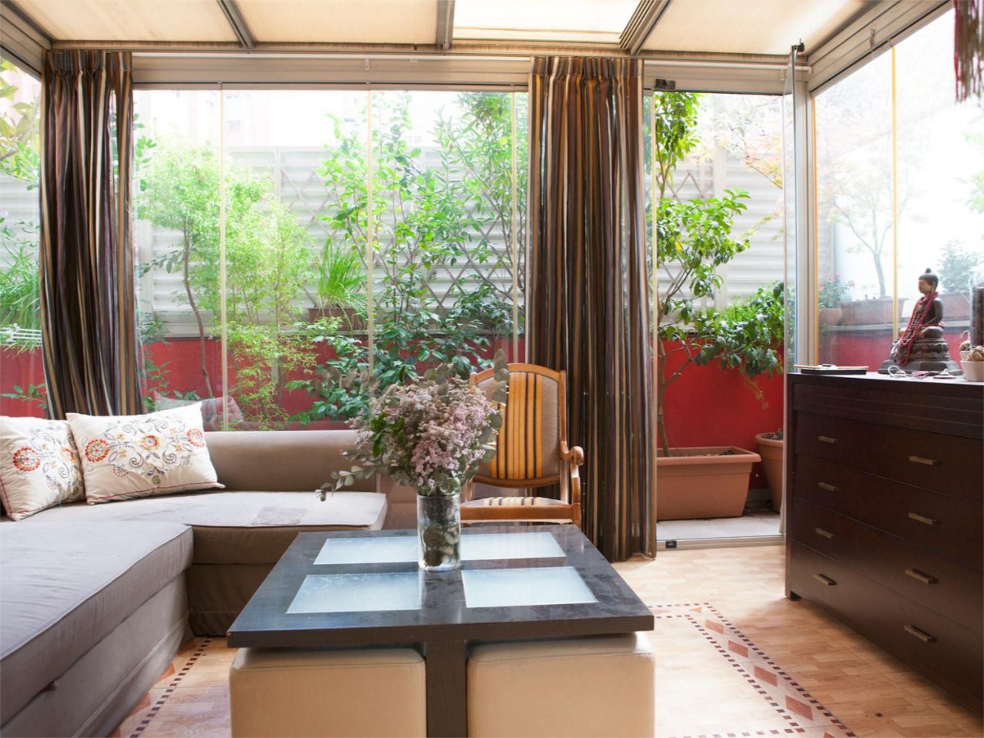 Living room of Flat for sale in  Madrid Capital  with Air Conditioner, Terrace and Swimming Pool