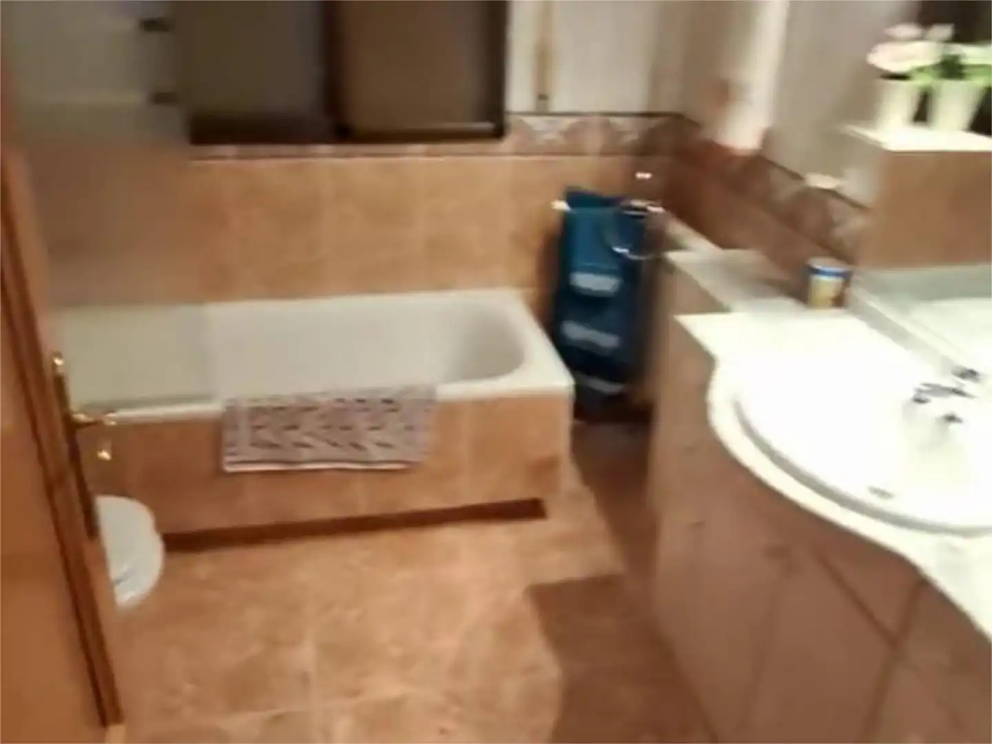 Flat for sale in Almagro Bathroom of Flat for sale in Almagro with Air Conditioner, Heating and Storage room