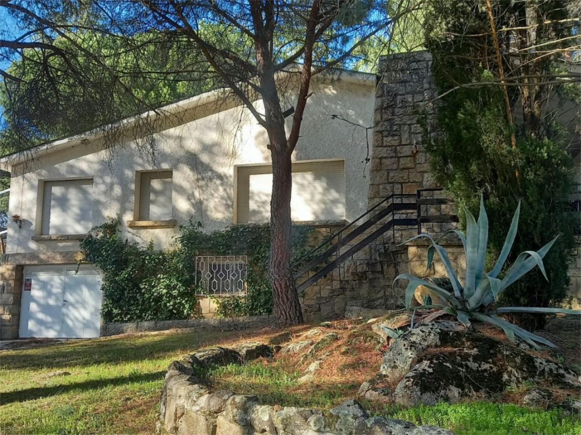 Exterior view of House or chalet for sale in Manzanares El Real  with Terrace and Swimming Pool