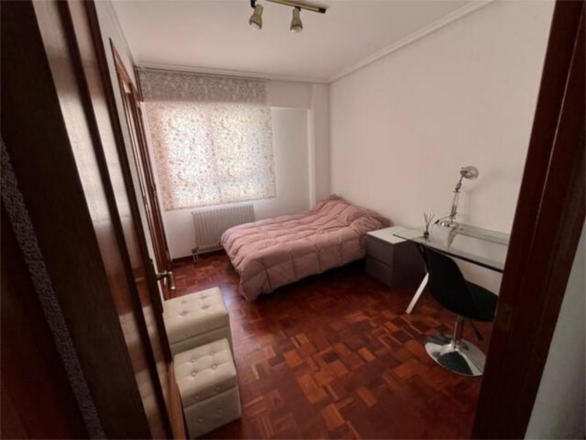 Bedroom of Flat to share in Burgos Capital  with Heating and Terrace