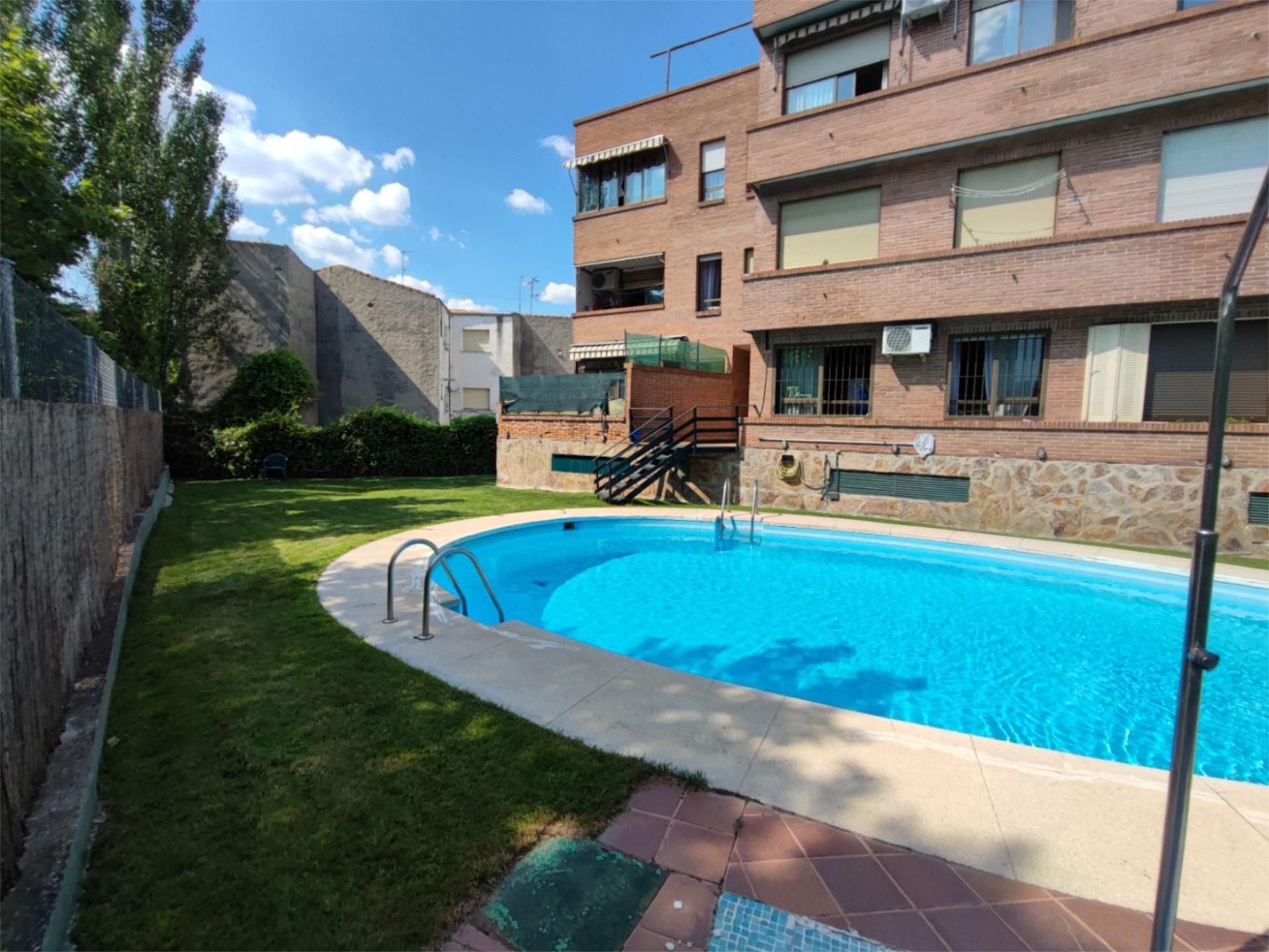 Swimming pool of Flat to rent in Pozuelo de Alarcón  with Air Conditioner, Heating and Parquet flooring