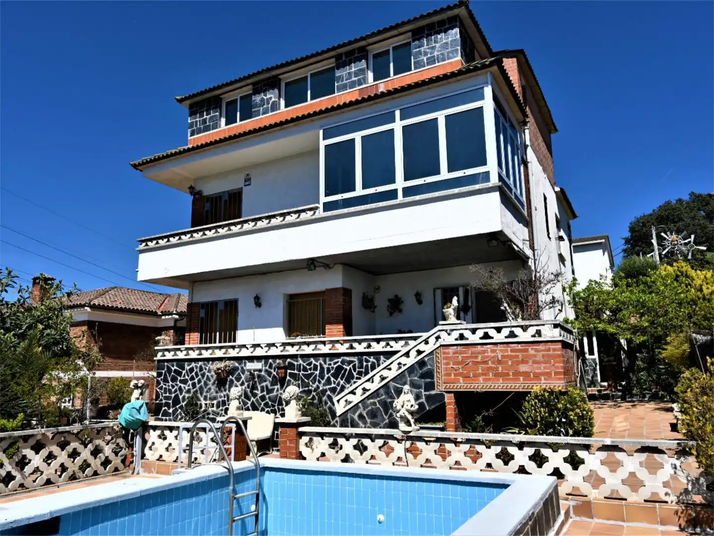 Piso en venta en Carrer de L'avet, 27, Lliçà d'Amunt Vista exterior de Piso en venta en Lliçà d'Amunt con Terraza, Piscina y Balcón
