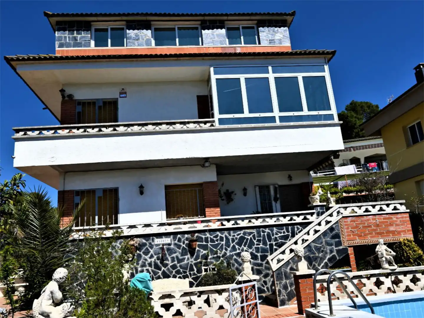 Piso en venta en Carrer de L'avet, 27, Lliçà d'Amunt Vista exterior de Piso en venta en Lliçà d'Amunt con Terraza, Piscina y Balcón