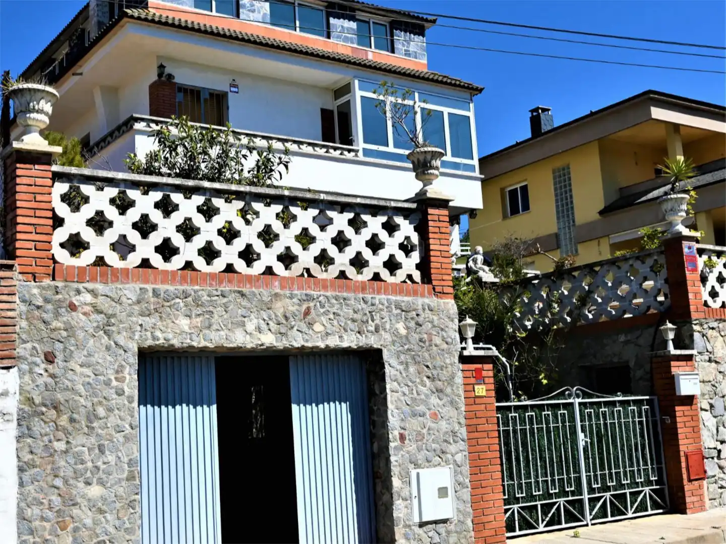 Piso en venta en Carrer de L'avet, 27, Lliçà d'Amunt Vista exterior de Piso en venta en Lliçà d'Amunt con Terraza, Piscina y Balcón