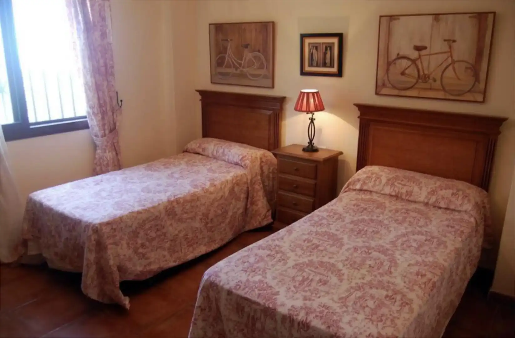 Casa o chalet en venta en El Rescate - Río Seco Habitación de Casa o chalet en venta en Almuñécar con Terraza, Piscina y Balcón