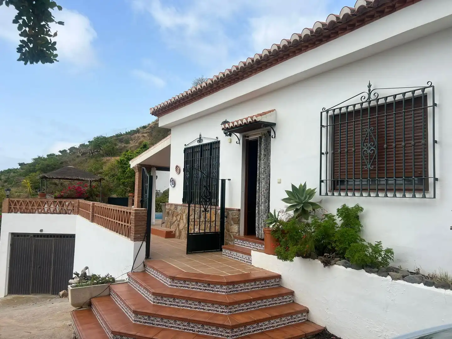 Casa o chalet en venta en El Rescate - Río Seco Vista exterior de Casa o chalet en venta en Almuñécar con Terraza, Piscina y Balcón