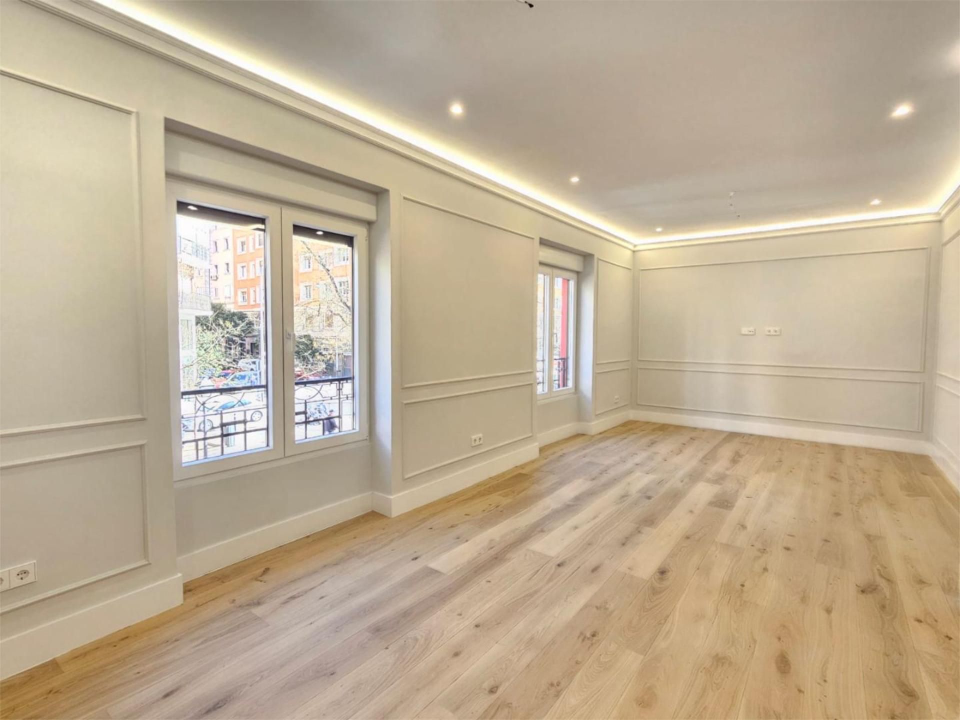 Bedroom of Flat for sale in  Madrid Capital  with Air Conditioner