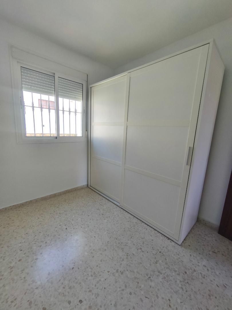 Dormitori de Pis per a compartir en Almensilla amb Jardí privat, Terrassa i Forn